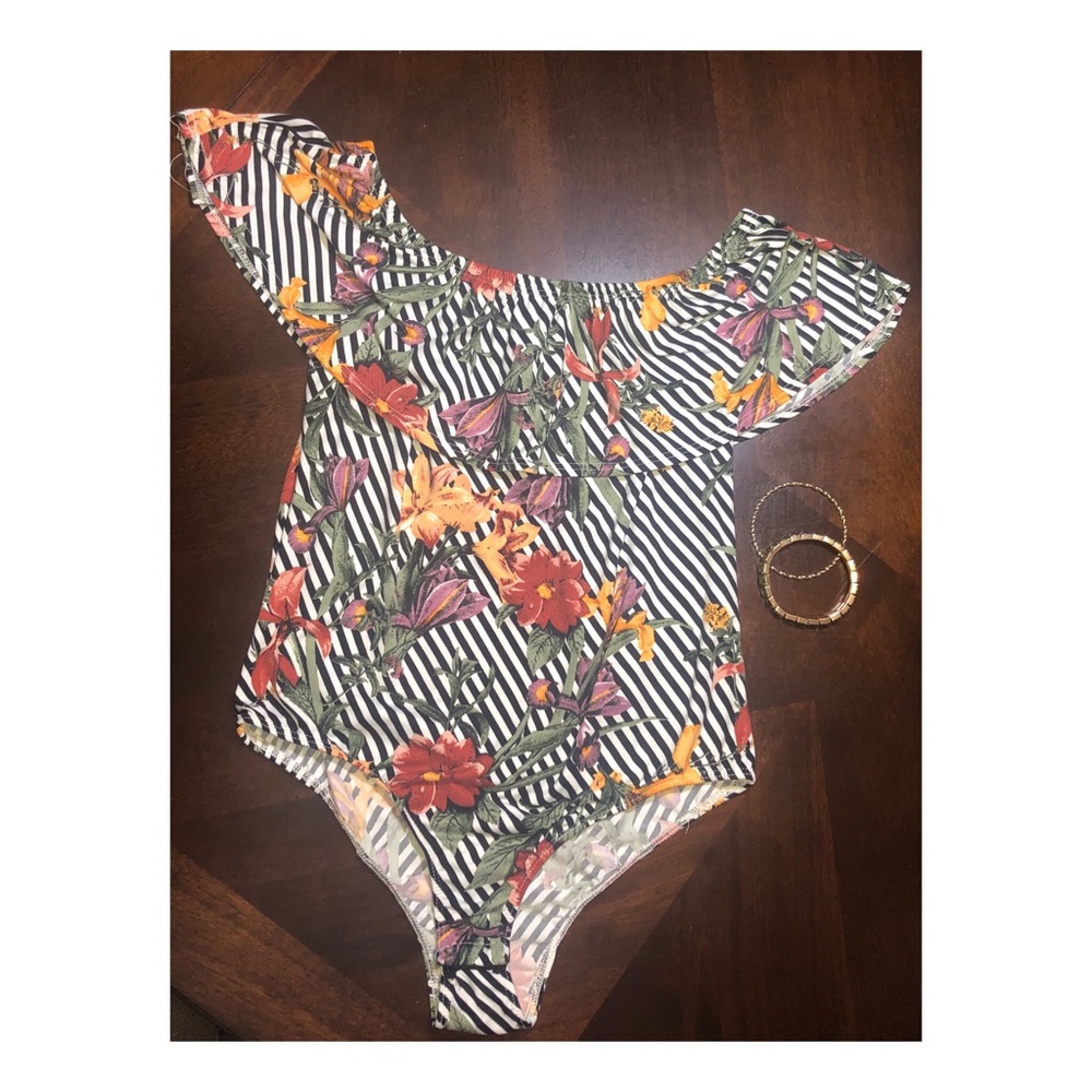Off shoulder bodysuit